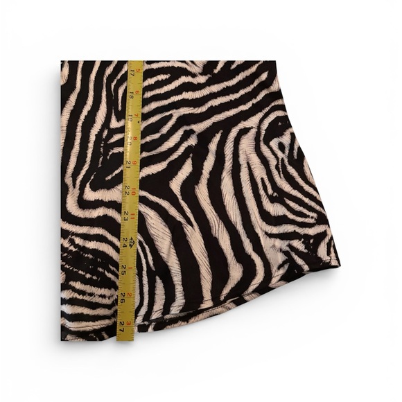 NWOT St. John Black and White Patterned Women’s Ruffled Blouse Sz 16 Fits as Lg - Picture 10 of 10